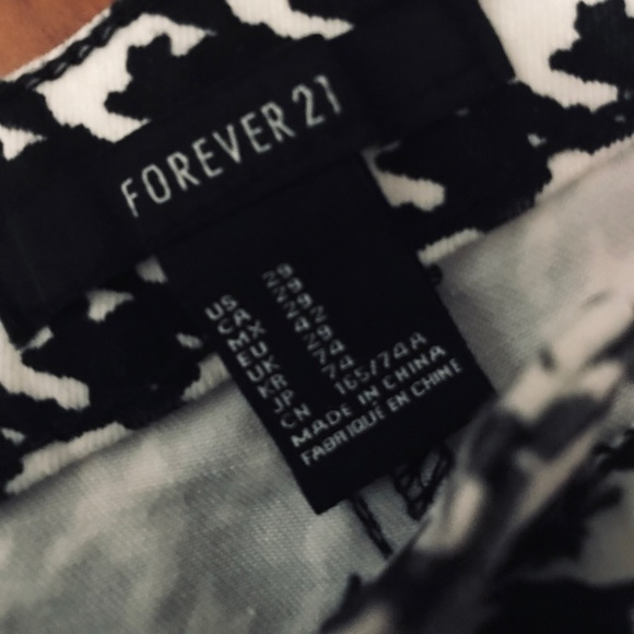 Houndstooth High-Waisted Shorts - Picture 4 of 4